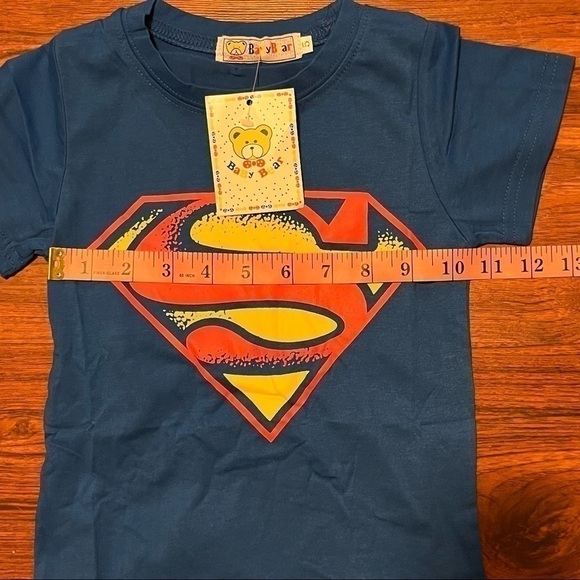 Boy's Superman T Shirt with Detachable Cape Size 5 - Picture 4 of 7